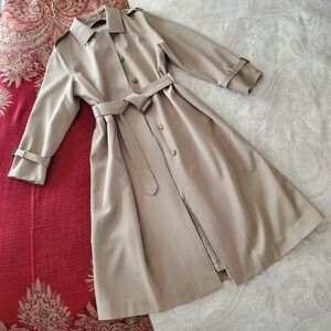Elegant Tan Trench Coat for Women